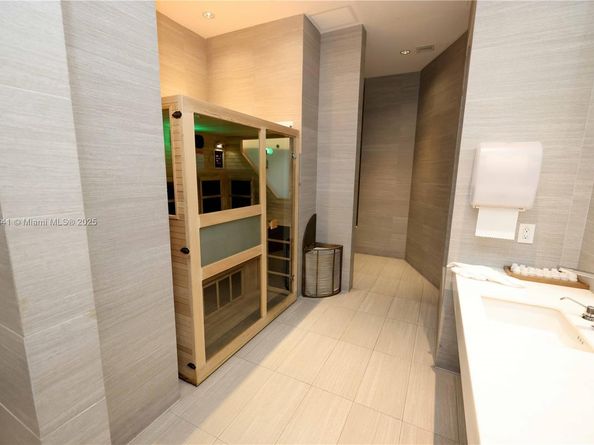3250 NE 188th St 502, Aventura FL 33180