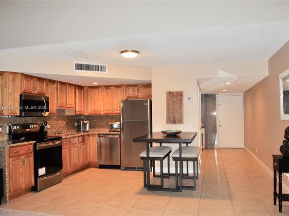 49 Deer Creek Rd E105, Deerfield Beach FL 33442