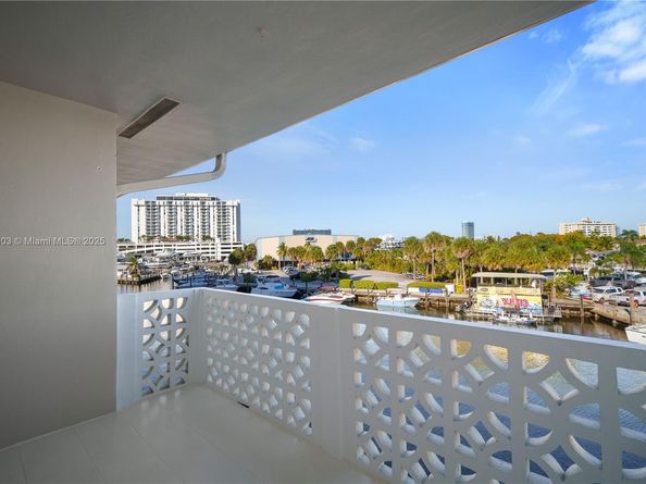 13105 Ixora Ct 302, North Miami FL 33181