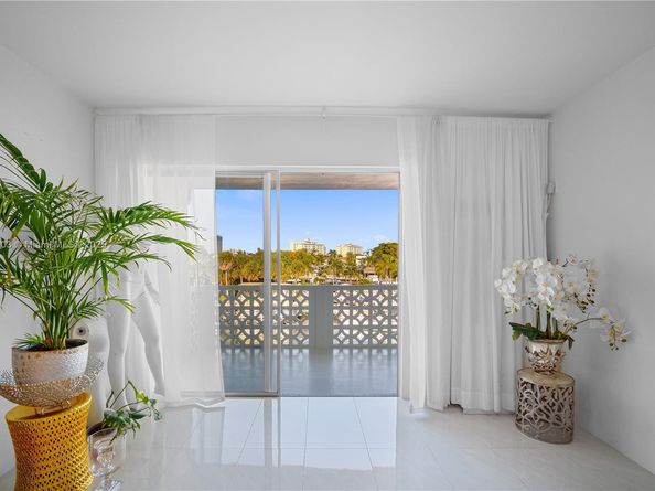 13105 Ixora Ct 302, North Miami FL 33181