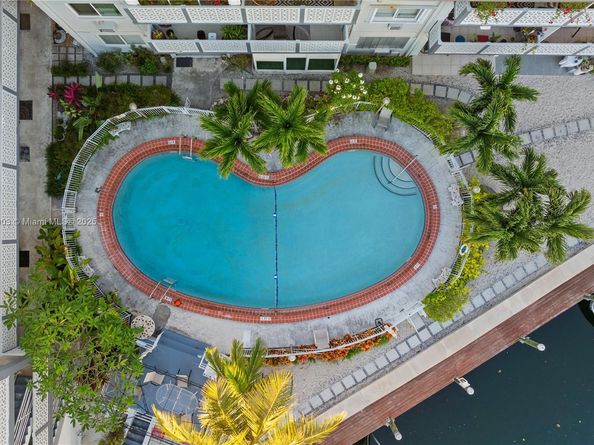 13105 Ixora Ct 302, North Miami FL 33181