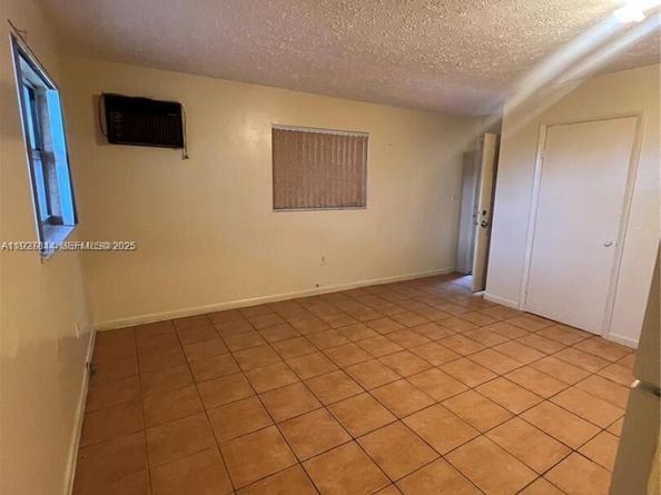 1581 NE 117 St, Miami FL 33161