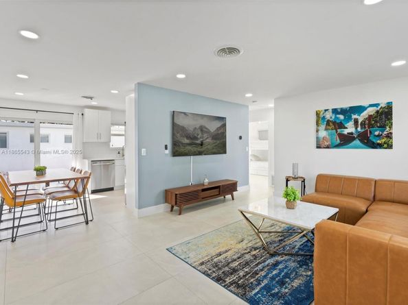 6340 Coolidge St, Hollywood FL 33024
