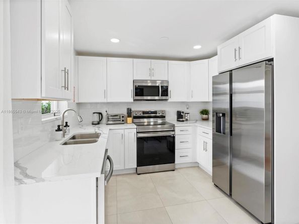 6340 Coolidge St, Hollywood FL 33024