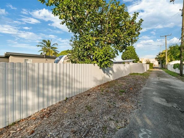 740-742 135 St, North Miami FL 33168