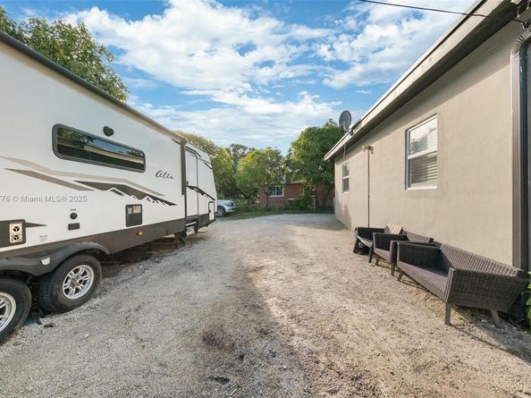 740-742 135 St, North Miami FL 33168