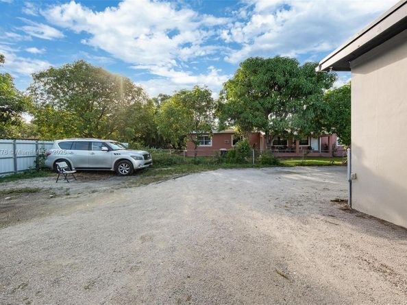 740-742 135 St, North Miami FL 33168