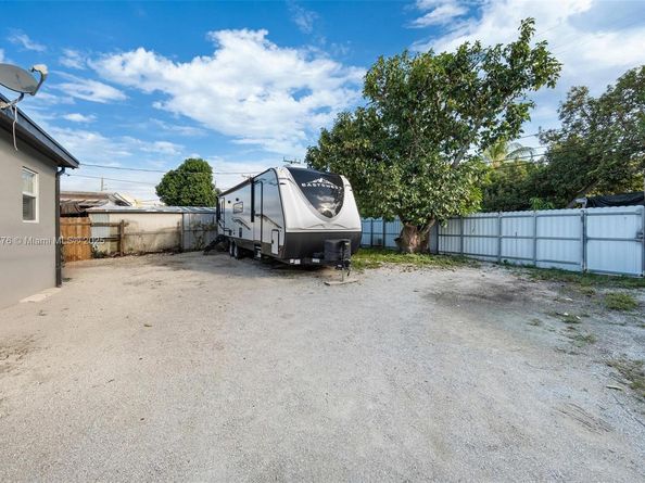 740-742 135 St, North Miami FL 33168