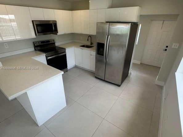850 NW 109th St, Miami FL 33168