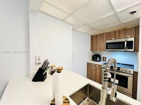 540 Brickell Key Dr 202, Miami FL 33131