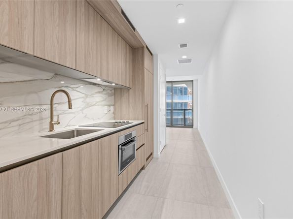 77 SE 5th Street 2205, Miami FL 33131