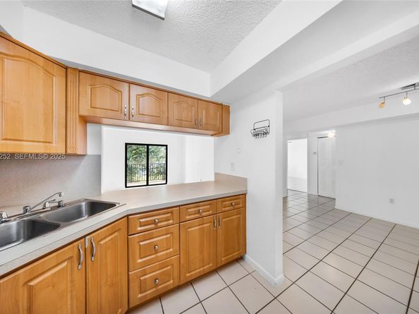 5765 W 25th Ct 411, Hialeah FL 33016