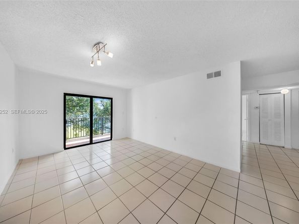 5765 W 25th Ct 411, Hialeah FL 33016