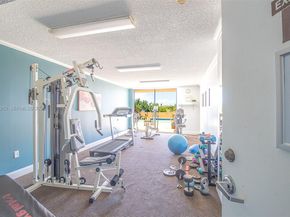 2500 NE 135th St B506, North Miami FL 33181