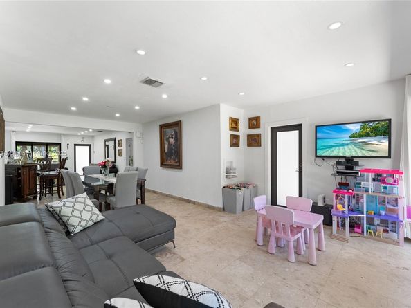 2054 Alton Rd, Miami Beach FL 33140