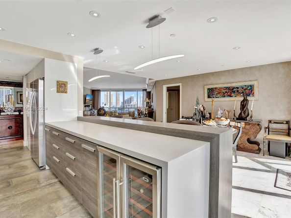 4000 Island Blvd 1002, Aventura FL 33160