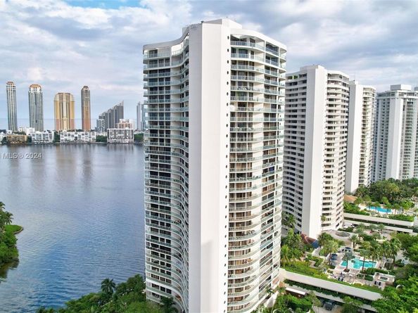 4000 Island Blvd 1002, Aventura FL 33160