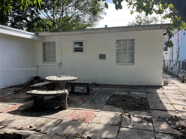 241 NW 32nd St, Miami FL 33127