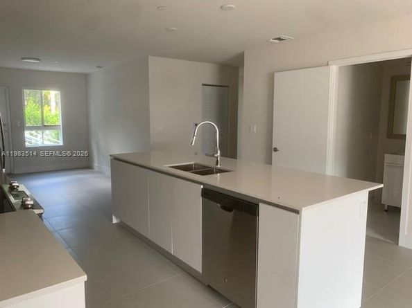 2555 NE 193rd St 2108, Miami FL 33180