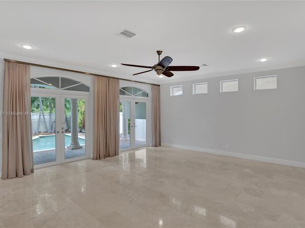 821 SE 2nd Ct, Fort Lauderdale FL 33301