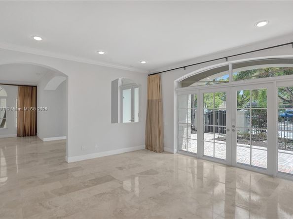 821 SE 2nd Ct, Fort Lauderdale FL 33301