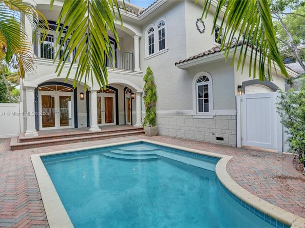 821 SE 2nd Ct, Fort Lauderdale FL 33301