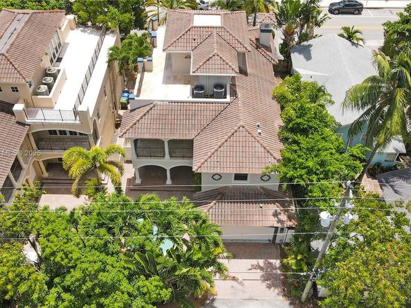 821 SE 2nd Ct, Fort Lauderdale FL 33301