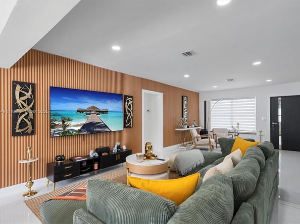 1115 N 13th Ter, Hollywood FL 33019