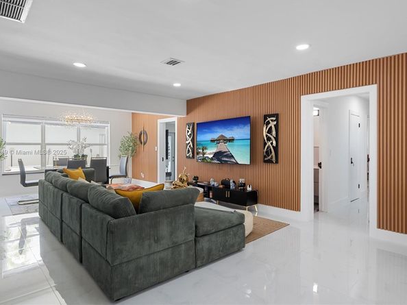 1115 N 13th Ter, Hollywood FL 33019