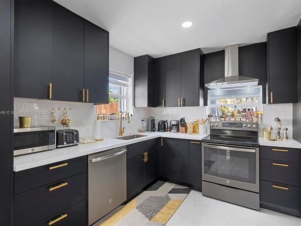 1115 N 13th Ter, Hollywood FL 33019