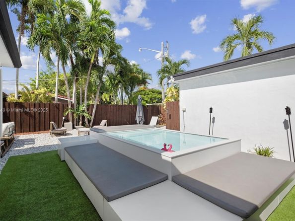 1115 N 13th Ter, Hollywood FL 33019