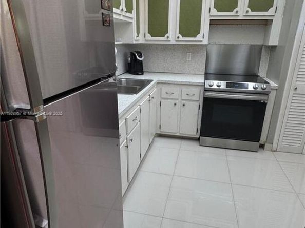 1701 NE 191st St A214, Miami FL 33179