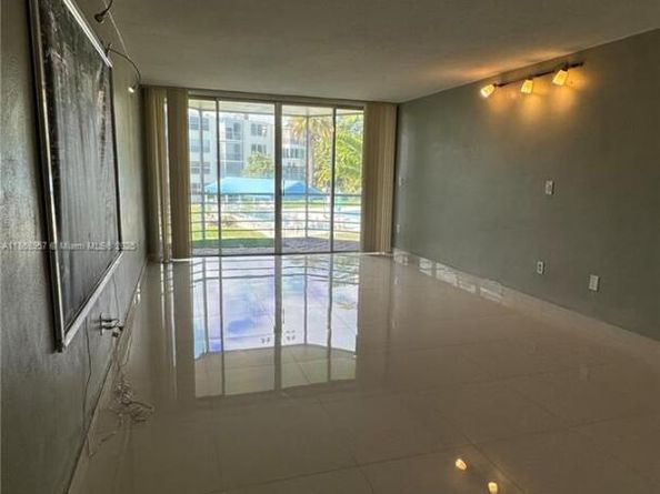 1701 NE 191st St A214, Miami FL 33179