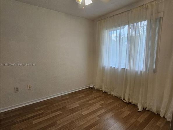 126 Hidden Ct Rd 27D, Hollywood FL 33023