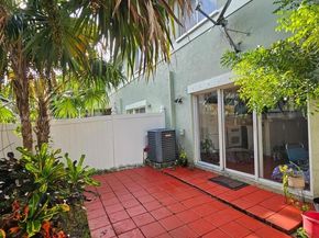 126 Hidden Ct Rd 27D, Hollywood FL 33023