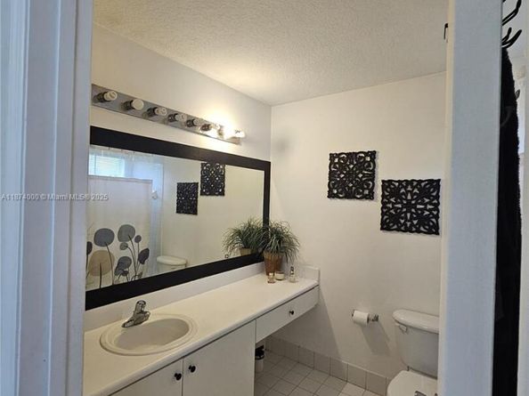 126 Hidden Ct Rd 27D, Hollywood FL 33023