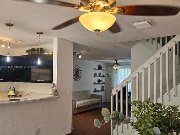 126 Hidden Ct Rd 27D, Hollywood FL 33023
