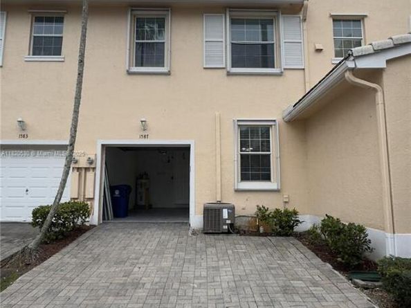 1587 Frederick Small Rd, Jupiter FL 33458