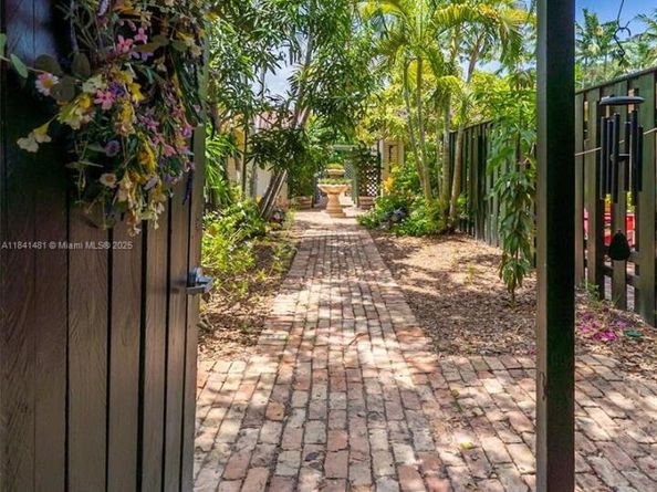 3165 Jackson Ave 3, Miami FL 33133