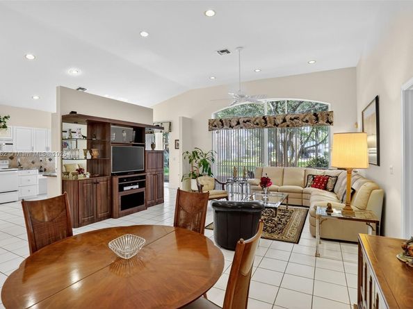 8754 NW 75th Pl, Tamarac FL 33321