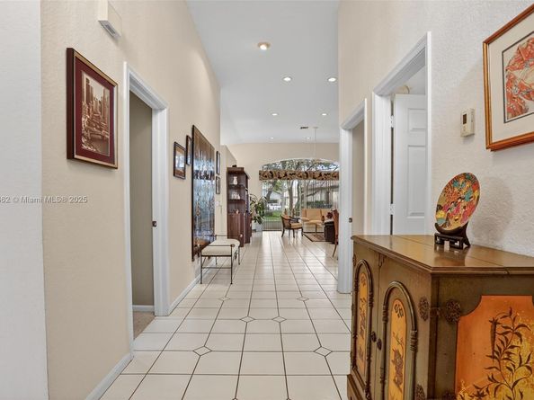 8754 NW 75th Pl, Tamarac FL 33321