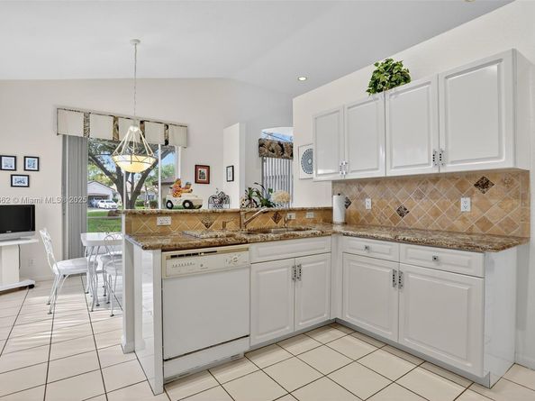 8754 NW 75th Pl, Tamarac FL 33321
