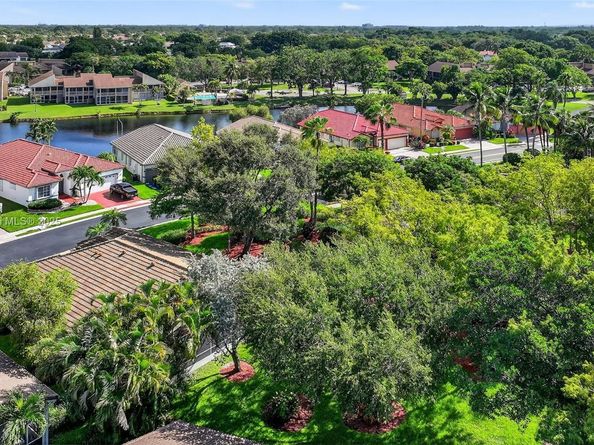 8754 NW 75th Pl, Tamarac FL 33321