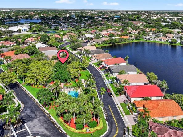 8754 NW 75th Pl, Tamarac FL 33321