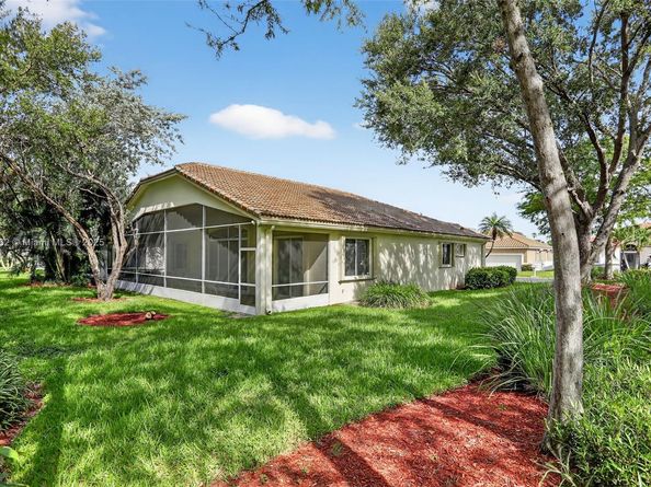 8754 NW 75th Pl, Tamarac FL 33321