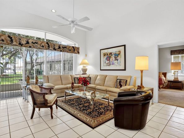 8754 NW 75th Pl, Tamarac FL 33321
