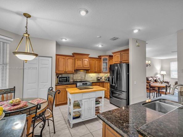 4209 Pinewood Ln, Weston FL 33331