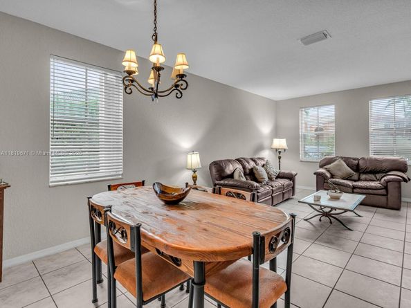 4209 Pinewood Ln, Weston FL 33331