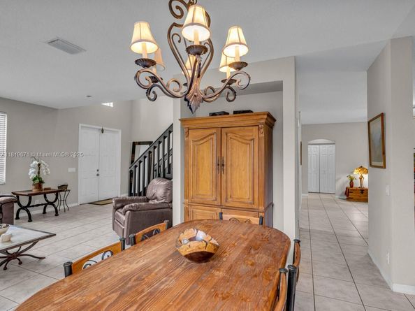 4209 Pinewood Ln, Weston FL 33331
