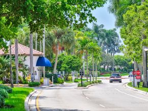 4209 Pinewood Ln, Weston FL 33331